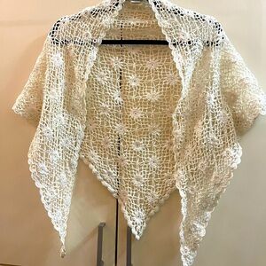 BALLINGER GOLD Vtg Handmade Ivory cotton Crochet 42”x60”Triangle Shawl wrap